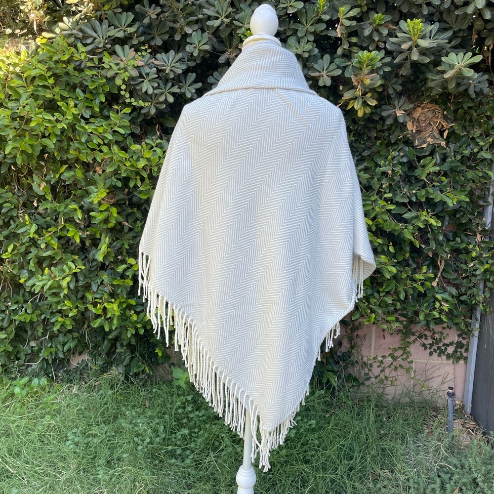 Fringe Trim Woven Shawl Wrap One Button Kimono ONE SIZE - Picture 4 of 10
